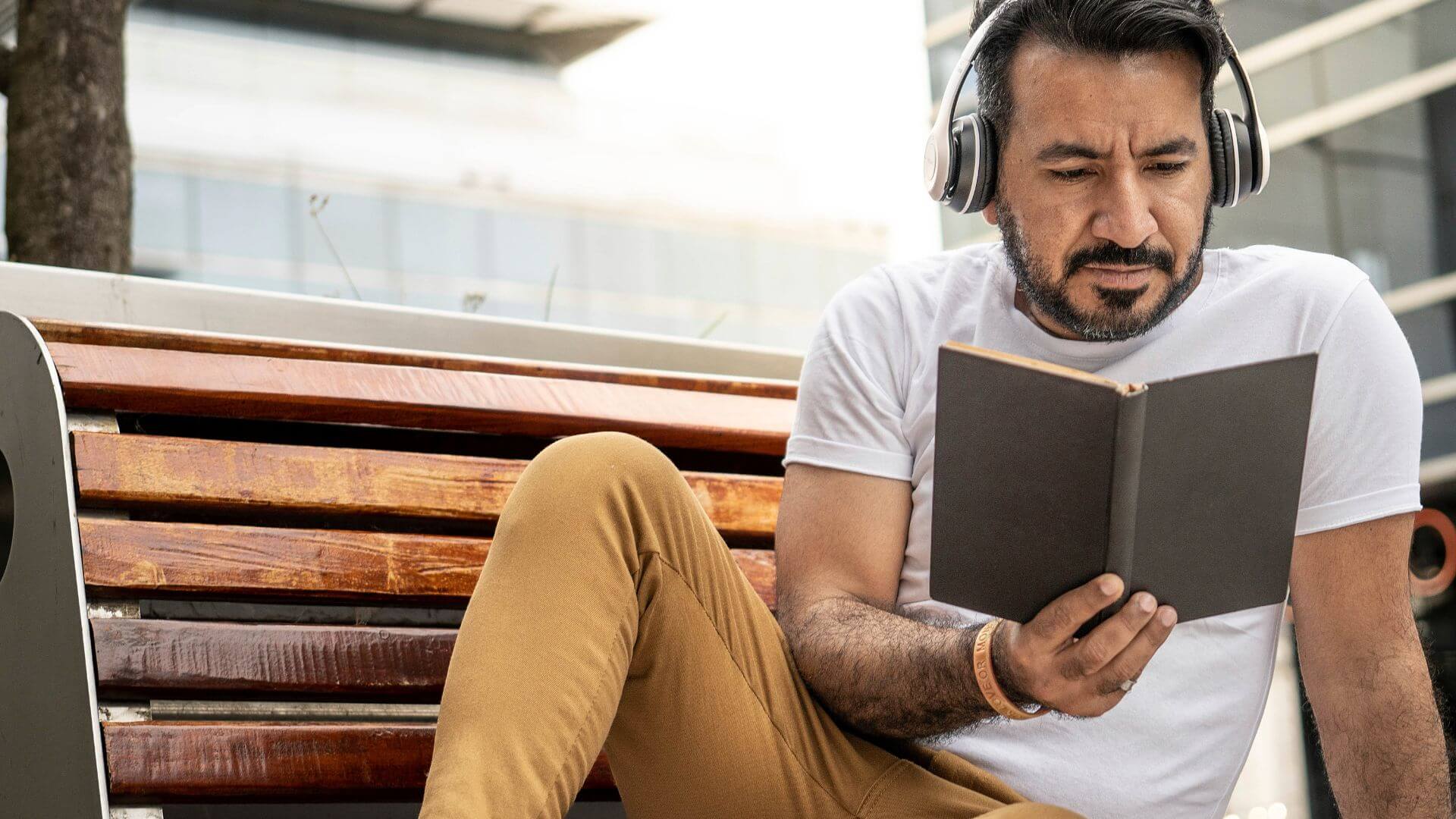 How to Keep Readers Interest in the Middle of Your Book